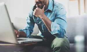 'Miền Tây hoang dã' của chợ tinh trùng online